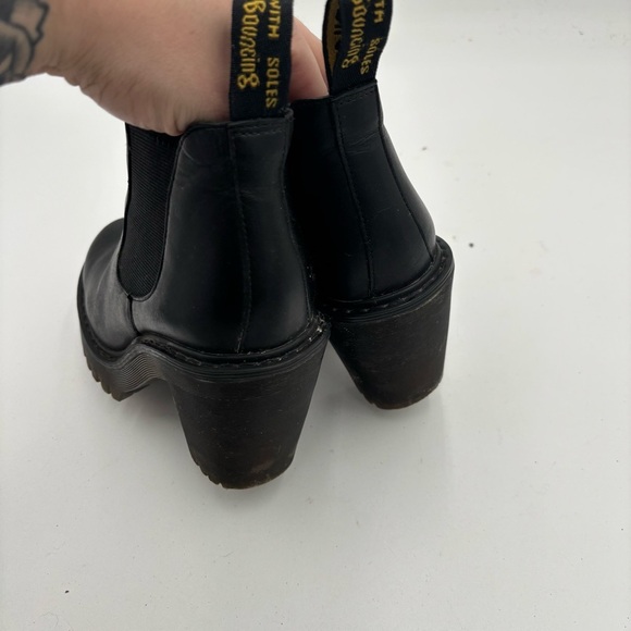 Dr. Martens Women’s 5 Black Leather Hurston Chelsea Heeled Ankle Boots - Picture 6 of 8